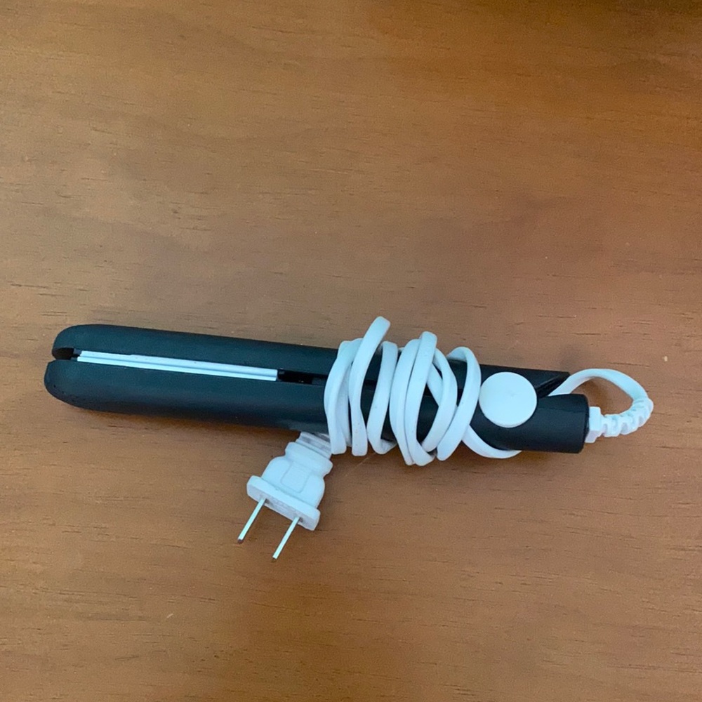 Mini hair straightener